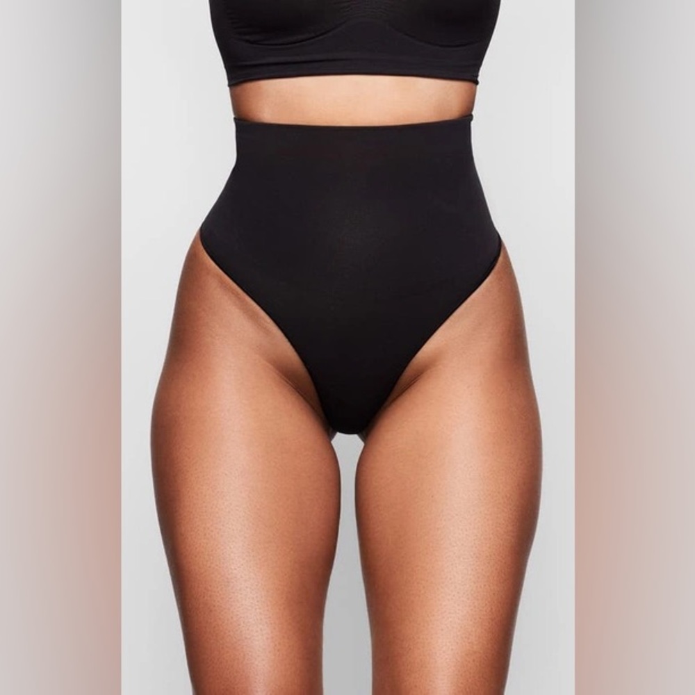 SKIMS Onyx Contour Bonded High-rise Stretch-woven thong NWOT